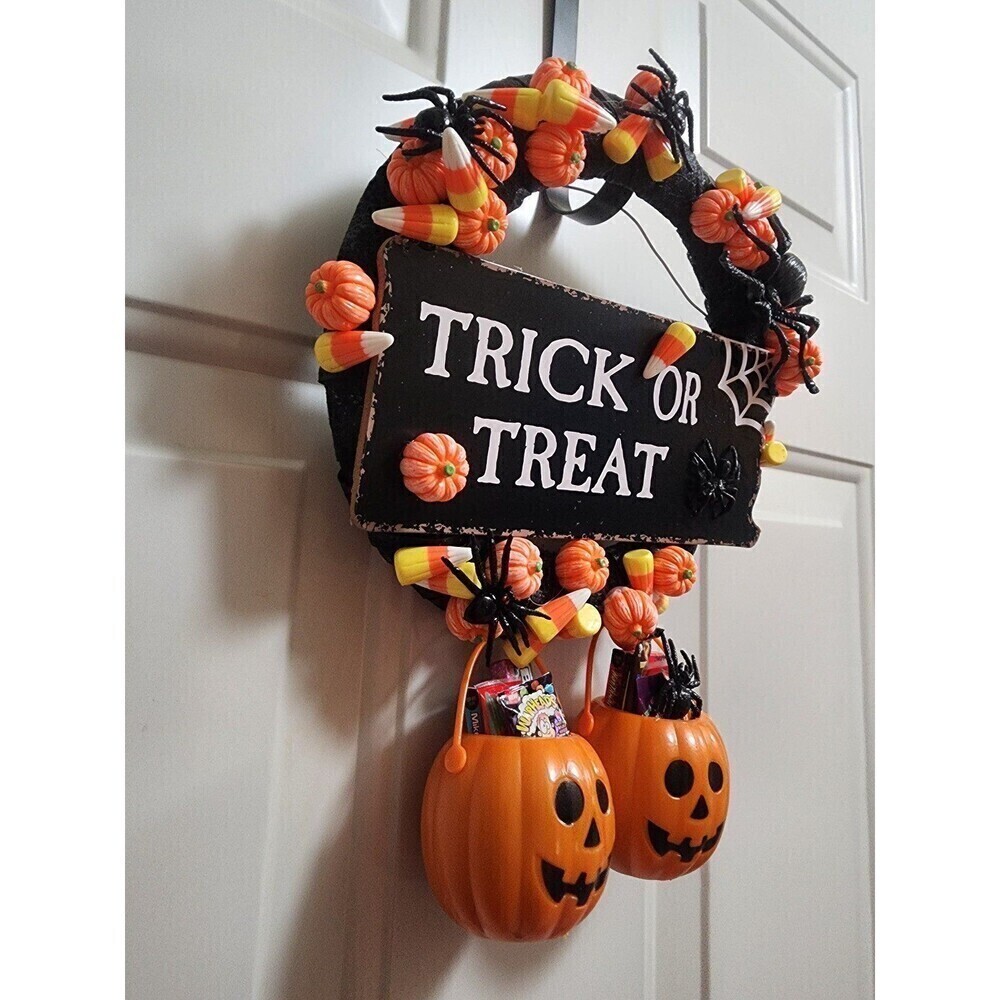Trick or Treat Halloween Wreath 8 1/2 inches-NEW - Picture 2 of 9